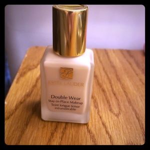 2W0 warm vanilla Estee Lauder doublewear